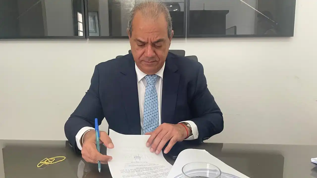 Imagem de Crise no PSDB, sucessão da Câmara e STF: Carlos Muniz segue no centro do jogo político em Salvador