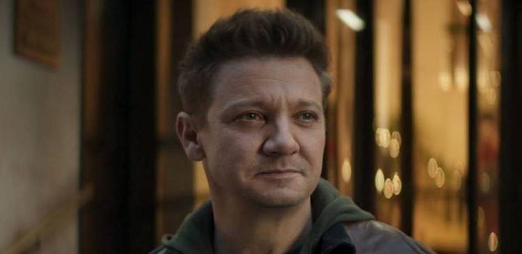 Imagem de Jeremy Renner, ator que faz Gavião Arqueiro da Marvel, sofre acidente e seu estado é crítico
