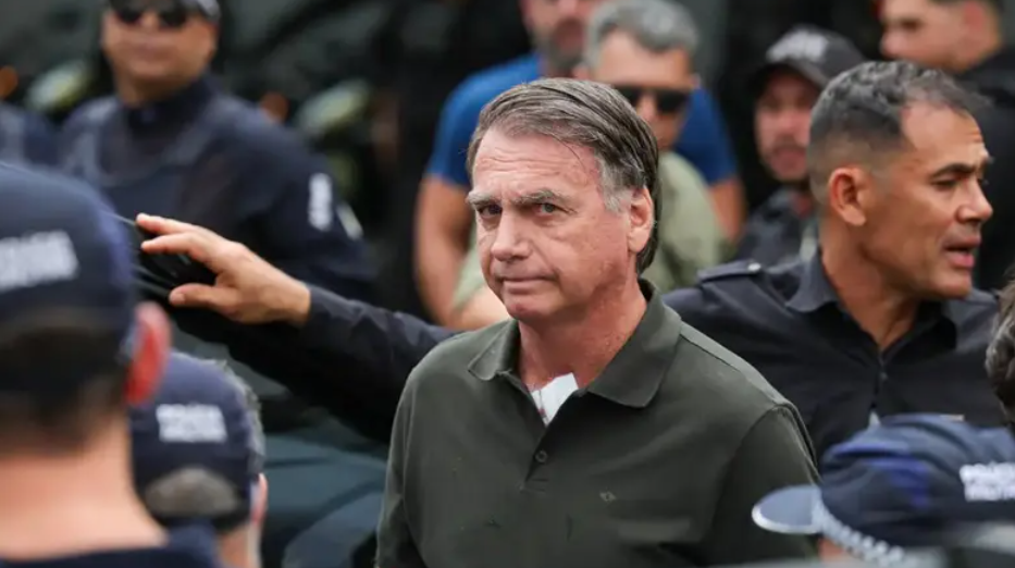 Imagem de Médicos recomendam cirurgia em Bolsonaro após ultrassom detectar hérnias