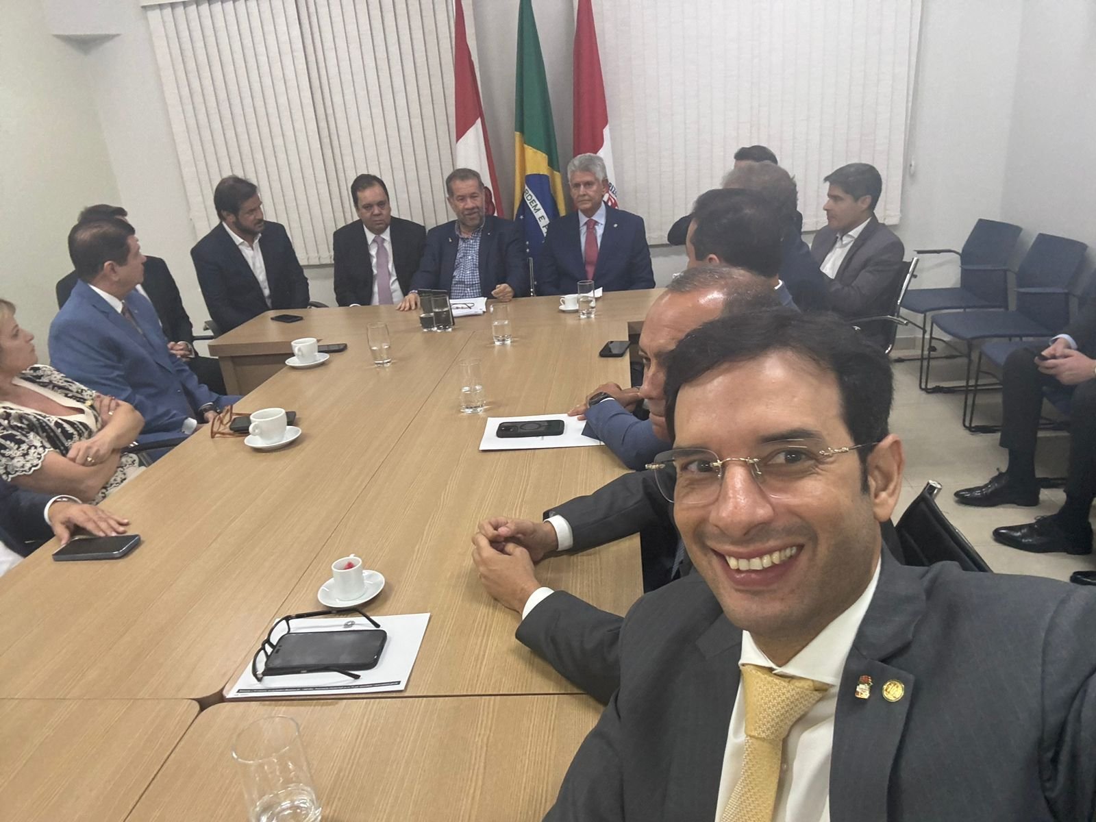 Imagem de PDT decide apoiar candidatura de Elmar Nascimento