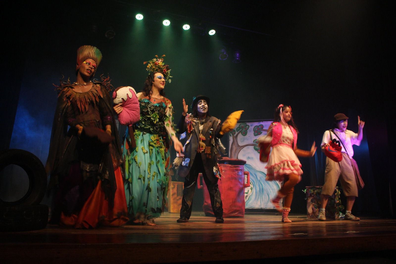 Imagem de Fim de Semana: Teatro Módulo recebe neste domingo espetáculo “A Menina Que Roubava Lixo”