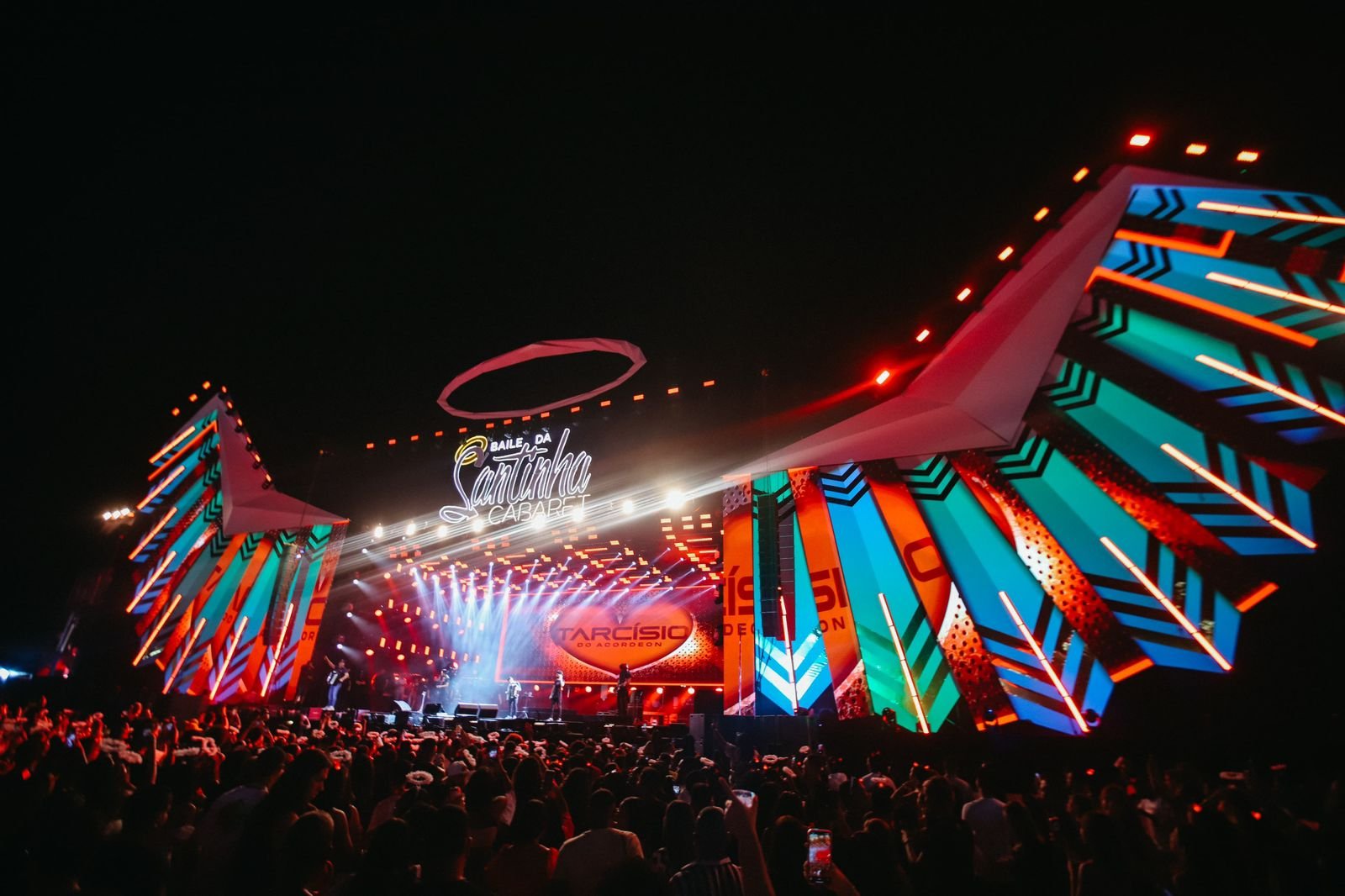 Imagem de Baile da Santinha tem 2ª edição marcada por encontros especiais e Wet lotado