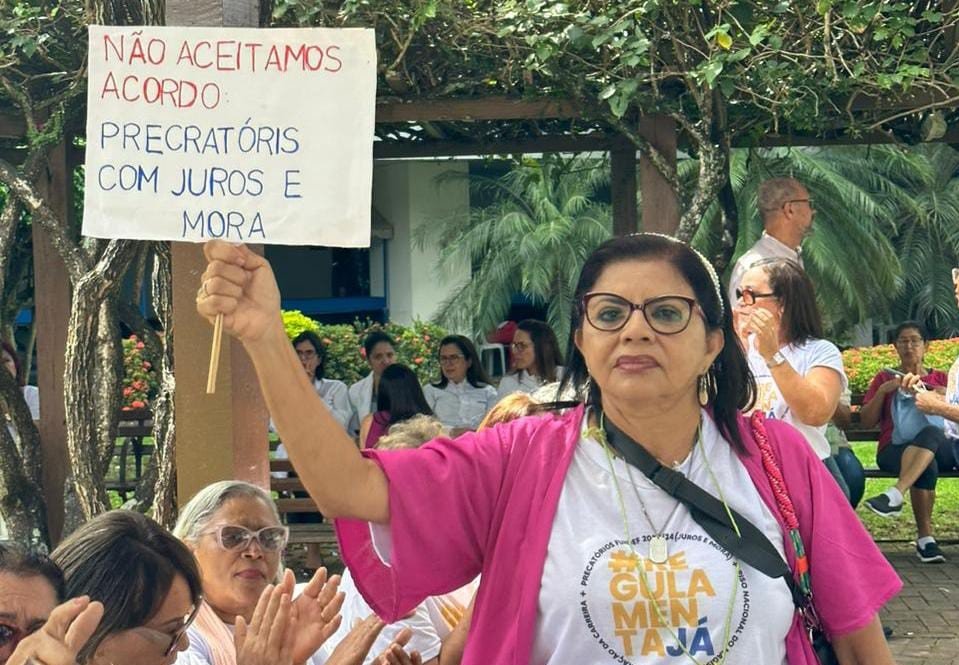 Imagem de Em Assembleia, professores da rede estadual aprovam paralisação das aulas