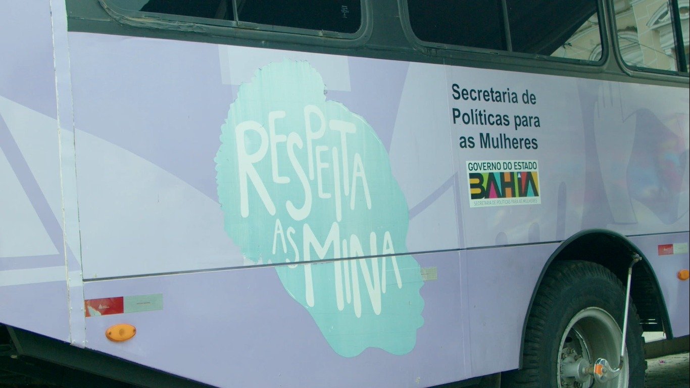 Imagem de Campanha nas ruas conscientiza sobre o respeito às mulheres e orienta em caso de violência