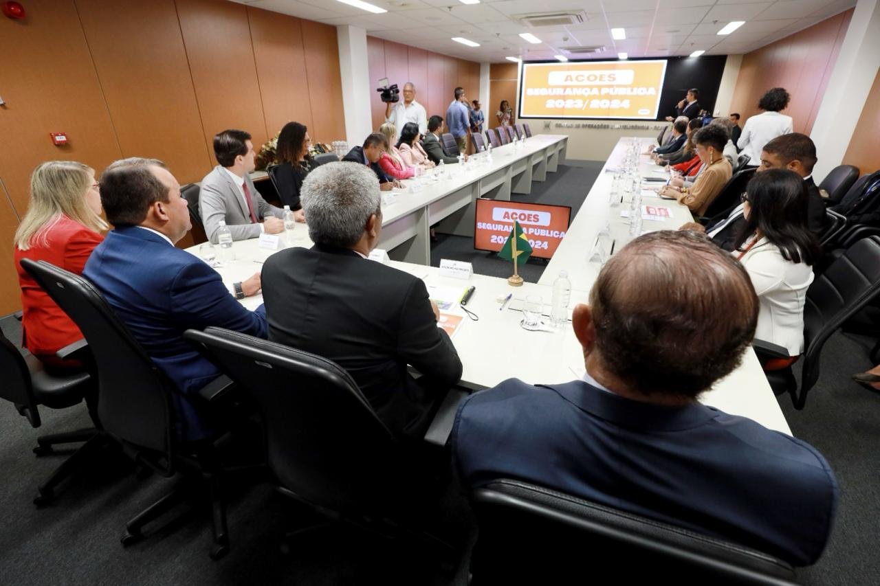 Imagem de Governador reúne poderes e apresenta o programa Bahia Pela Paz