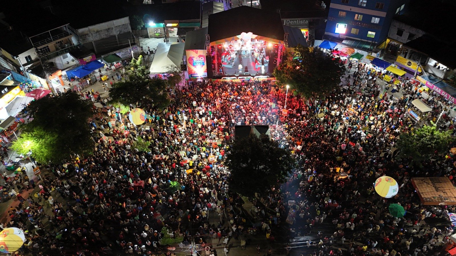 Imagem de Mistura de axé e forró embala multidão na segunda noite de São João em Paripe