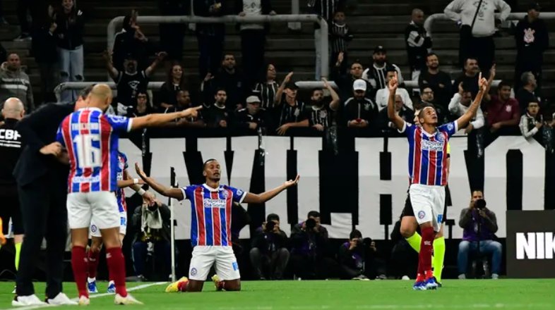 Imagem de Em noite histórica, Bahia goleia o Corinthians em São Paulo e abre rodada fora do Z-4