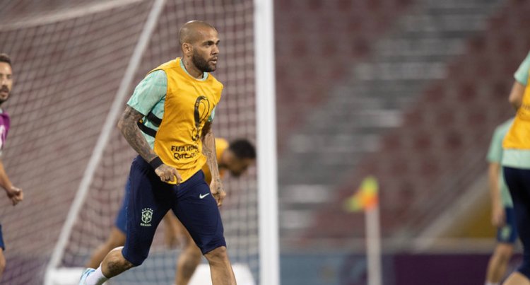 Imagem de Daniel Alves pode ser preso na Espanha por acusação de assédio sexual, diz jornal