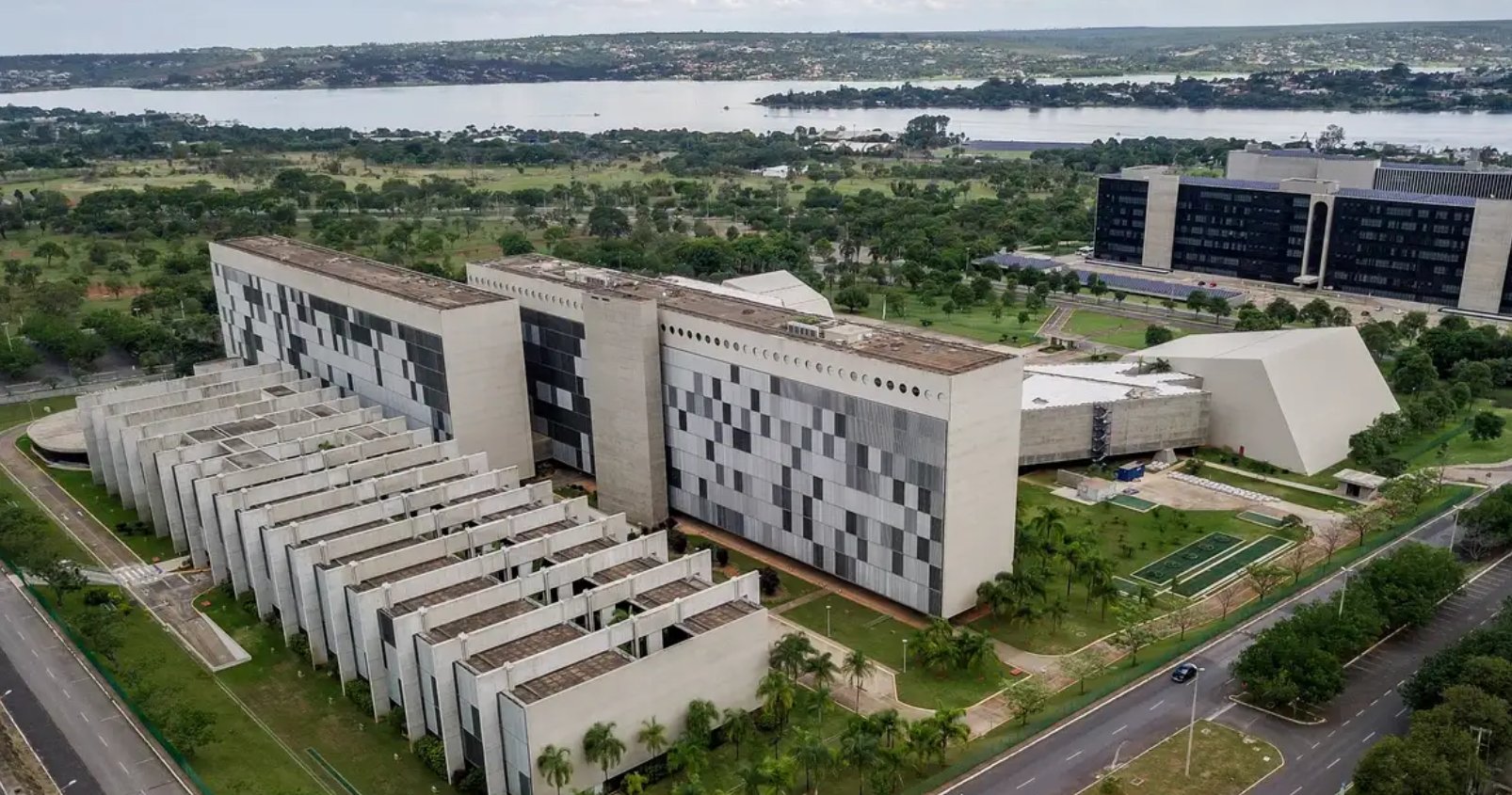 Imagem de STJ empossa três ministros indicados por Lula