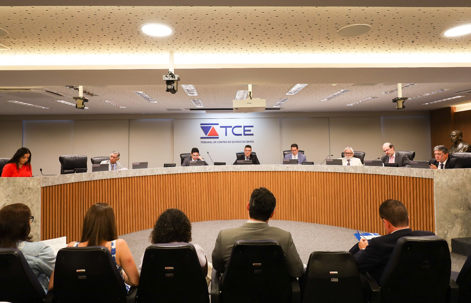 Imagem de TCE/BA aprova duas prestações de contas do Gabinete da Sesab, mas impõe ressalvas e aplica multas a ex-secretário