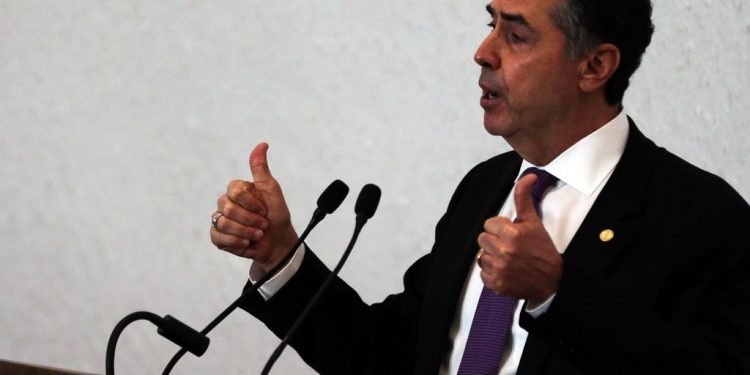 Imagem de Barroso: ‘É fácil distinguir o que é uma opinião do que é um crime’