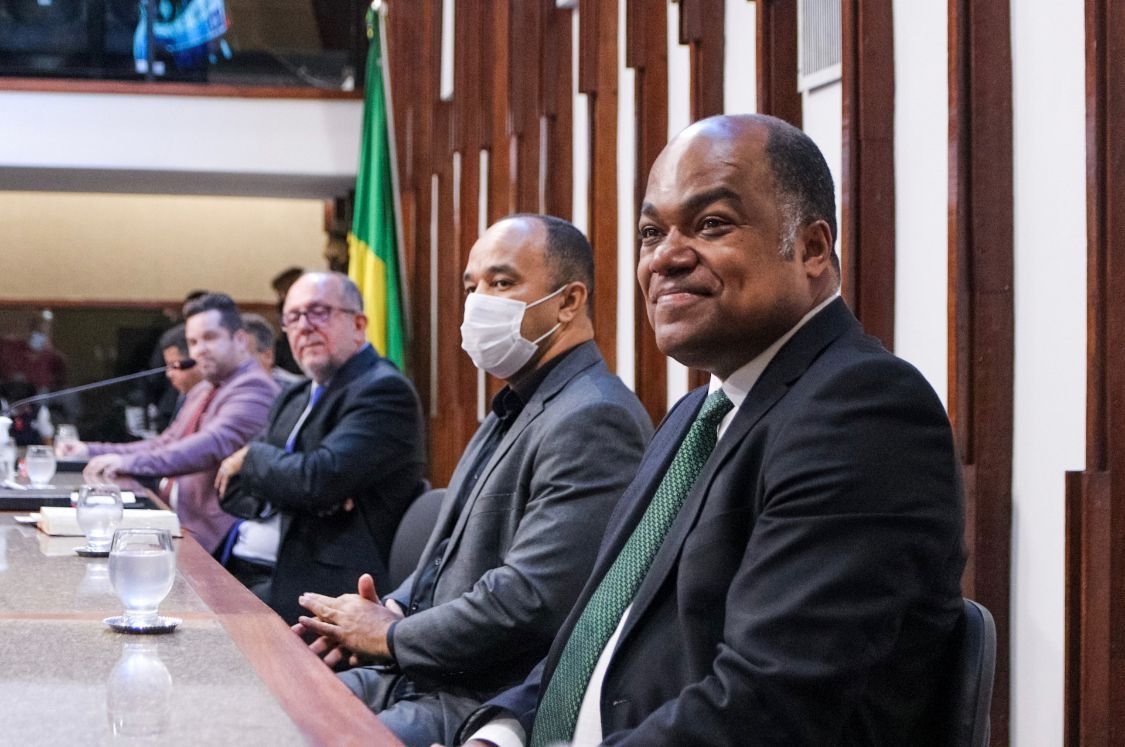 Imagem de Deputado Samuel Júnior defende implantação da Polícia Penal na Bahia