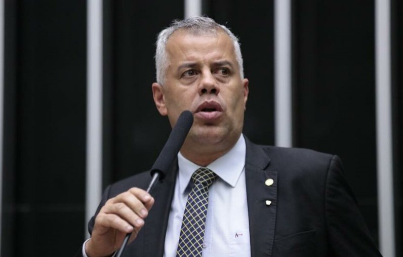 Imagem de Roubo no INSS: Deputado pede impeachment de Lula por ‘aparelhamento criminoso do Estado’