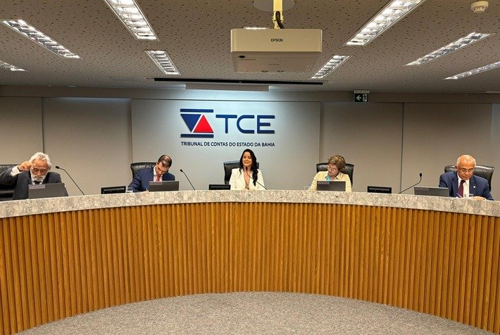 Imagem de 1ª Câmara do TCE/BA imputa débito de R$ 256 mil e aplica multas de R$ 5 mil a dois gestores