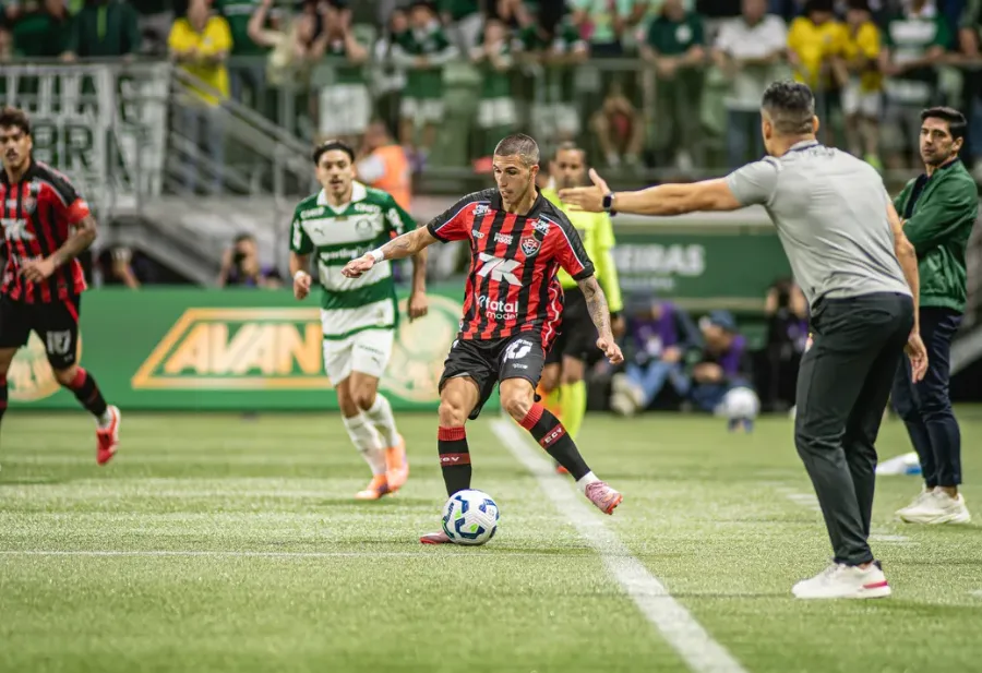 Imagem de Vitória segura o Palmeiras e empata no Allianz Parque