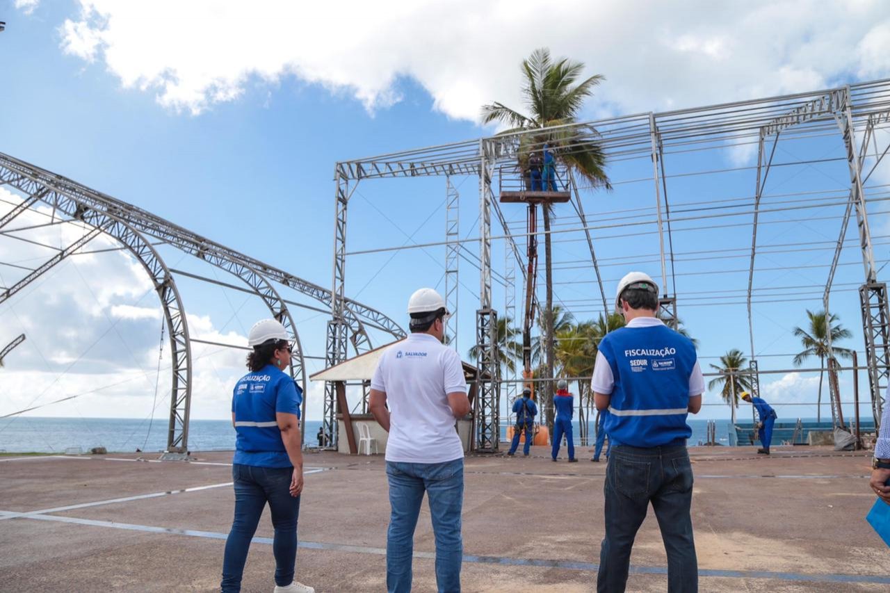 Imagem de Carnaval: Sedur fiscaliza instalação de estruturas para camarotes e praticáveis