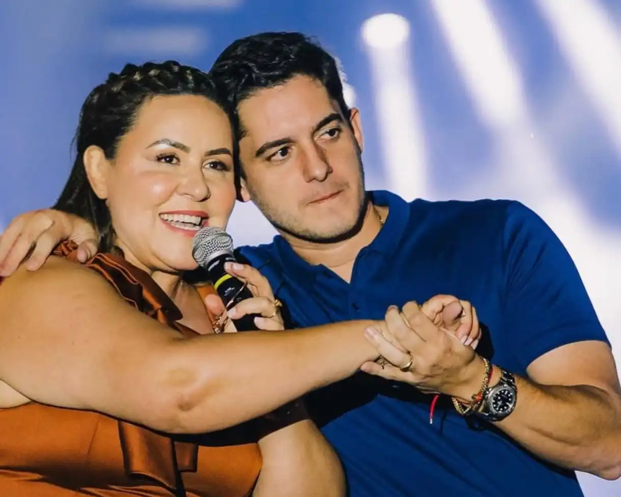 Imagem de Marcelinho Veiga destaca tradicionalidade da Festa de Todos os Santos em Monte Santo ao lado da prefeita Silvânia Matos