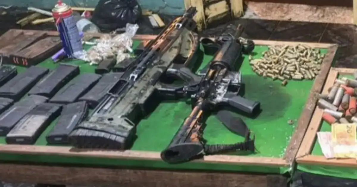 Imagem de PM apreende fuzil 5.56, espingarda calibre 12 e mais de 1.300 munições em Maragogipe