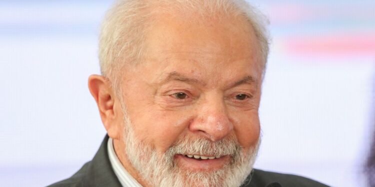 Imagem de Lula bate recorde e gasta mais com cartão corporativo do que Bolsonaro, Temer e Dilma