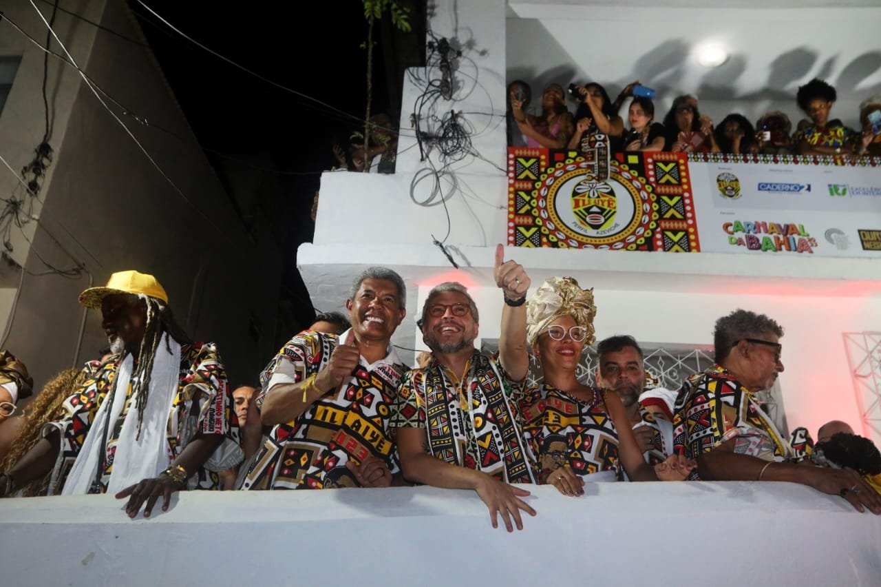 Imagem de Governador Jerônimo Rodrigues participa da saída do Ilê Aiyê, no bairro do Curuzu 