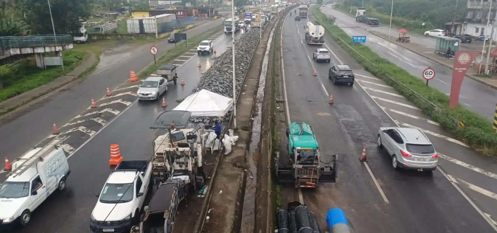 Imagem de Chuvas interrompem obras na BR-324, mas reparo em cratera entra na fase final