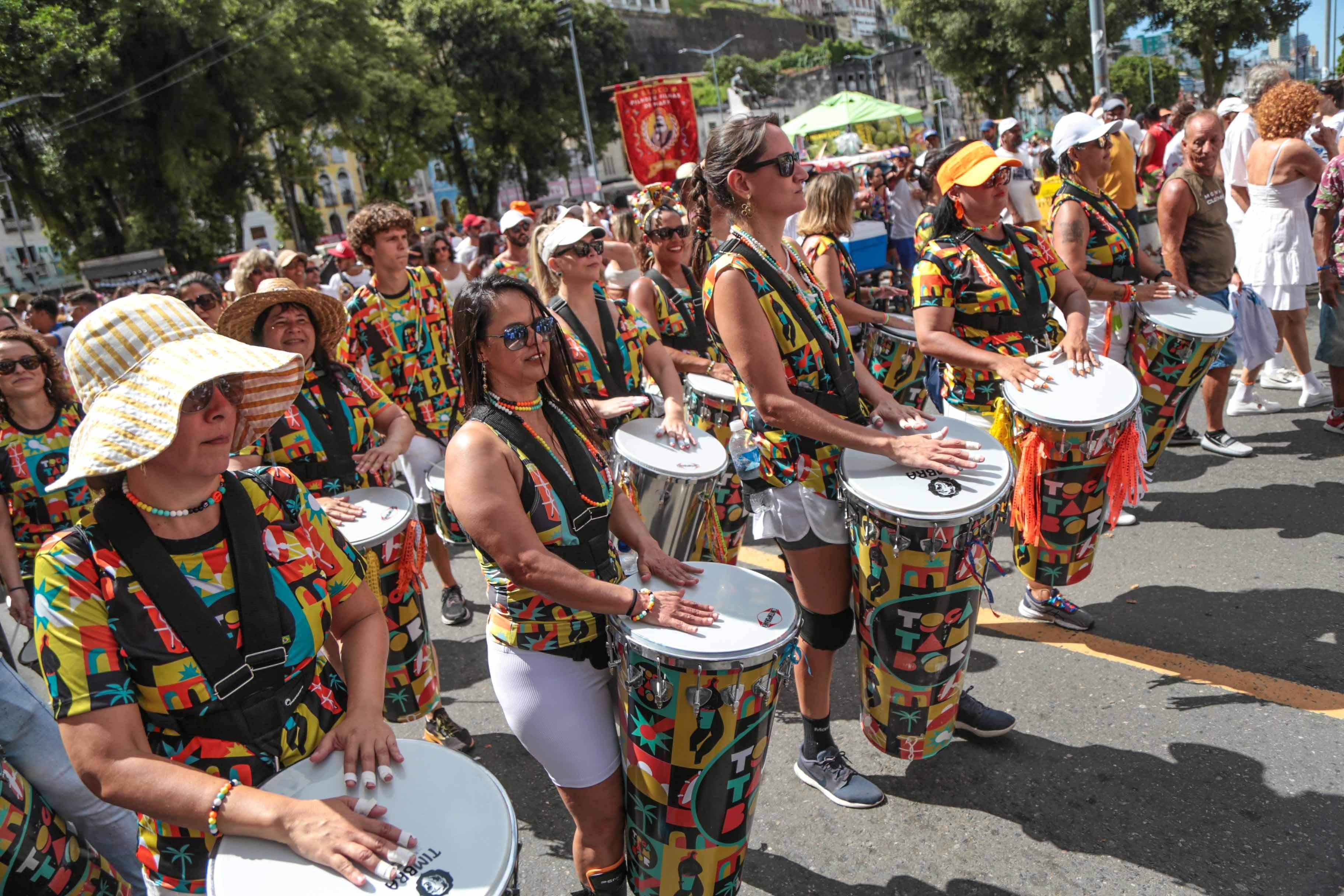 Imagem de Lavagem do Bonfim reúne mais de 60 blocos que desfilam ao longo do trajeto rumo à Colina Sagrada