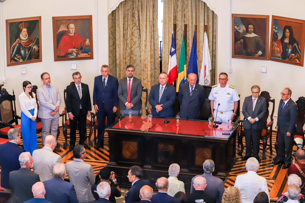 Imagem de Adolfo Menezes recebe reconhecimento do papel da ALBA no fomento à cultura 