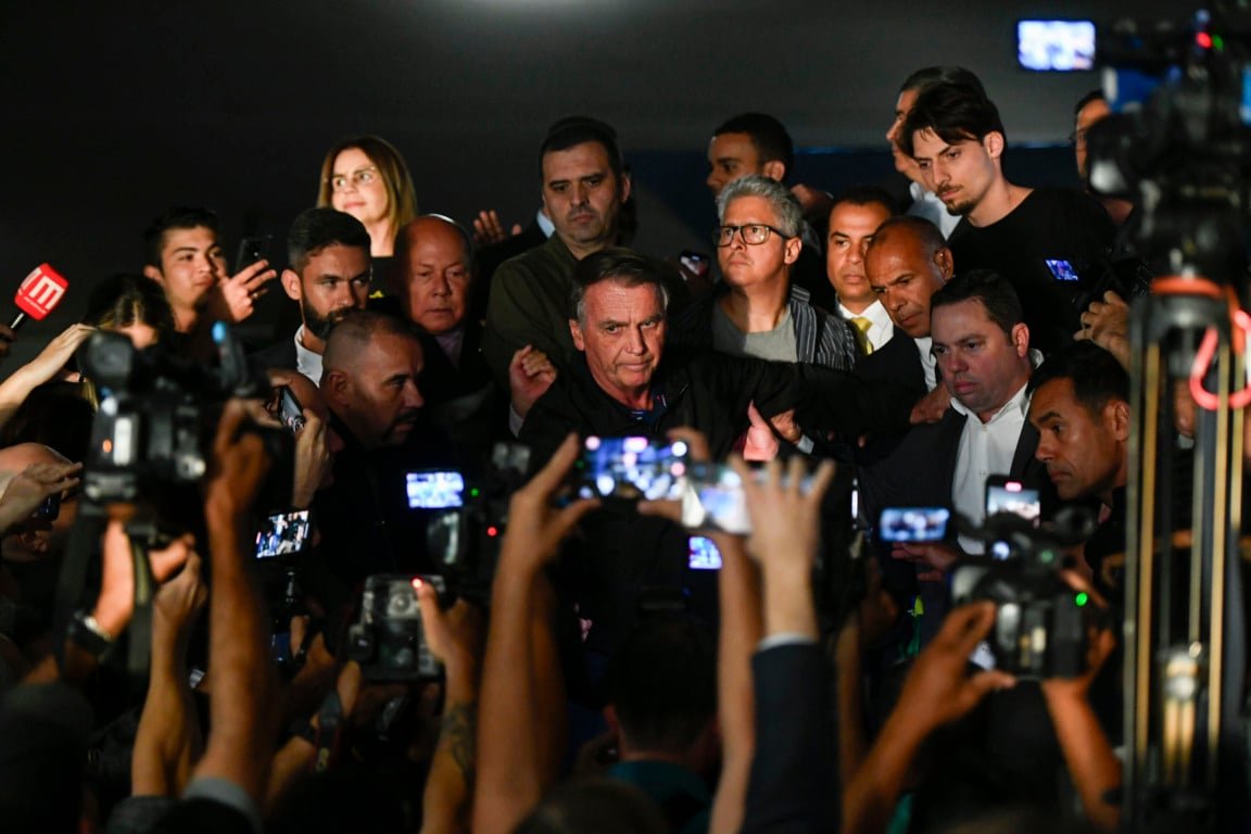 Imagem de Moraes intima Bolsonaro após ato no Congresso e ameaça decretar prisão