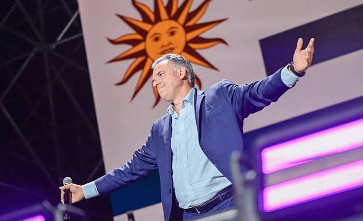 Imagem de Yamandú Orsi, aliado de Mujica, vence eleições presidenciais e esquerda volta ao poder no Uruguai