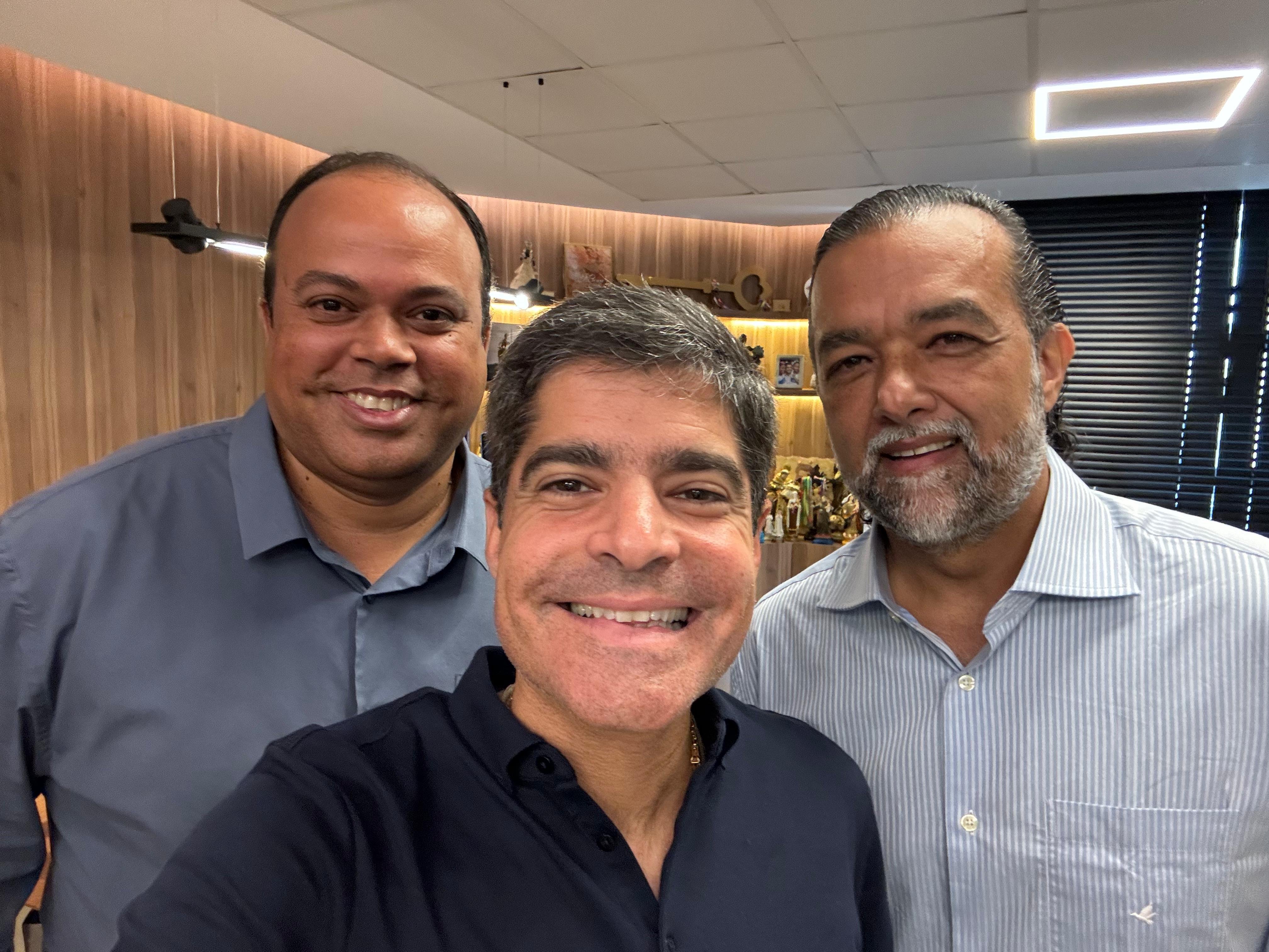 Imagem de Sob liderança de ACM Neto, Flaviano e César do Pão se juntam e anunciam chapa única em Santo Amaro