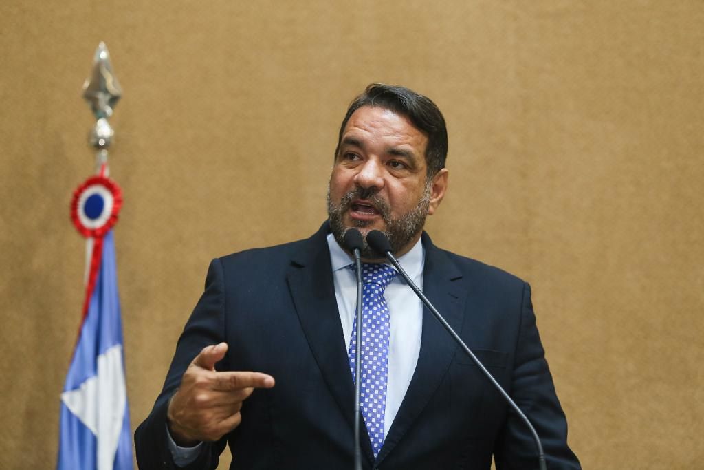 Imagem de Alan Sanches rebate deputados do PT e diz que petistas querem tapar o sol sobre a fila da regulação: “É muita falta de respeito com o povo”