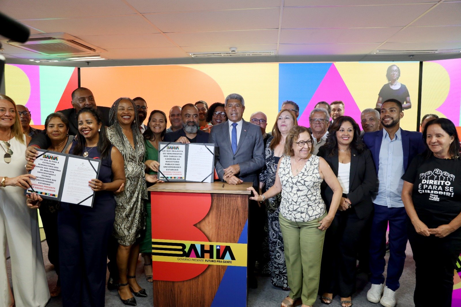 Imagem de Jerônimo autoriza reajustes salariais para professores e técnicos das Universidades Estaduais