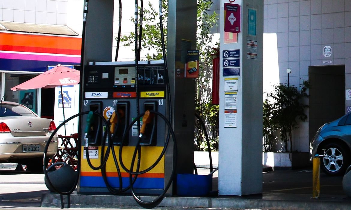 Imagem de Gasolina sobe 6,09% após reoneração dos combustíveis