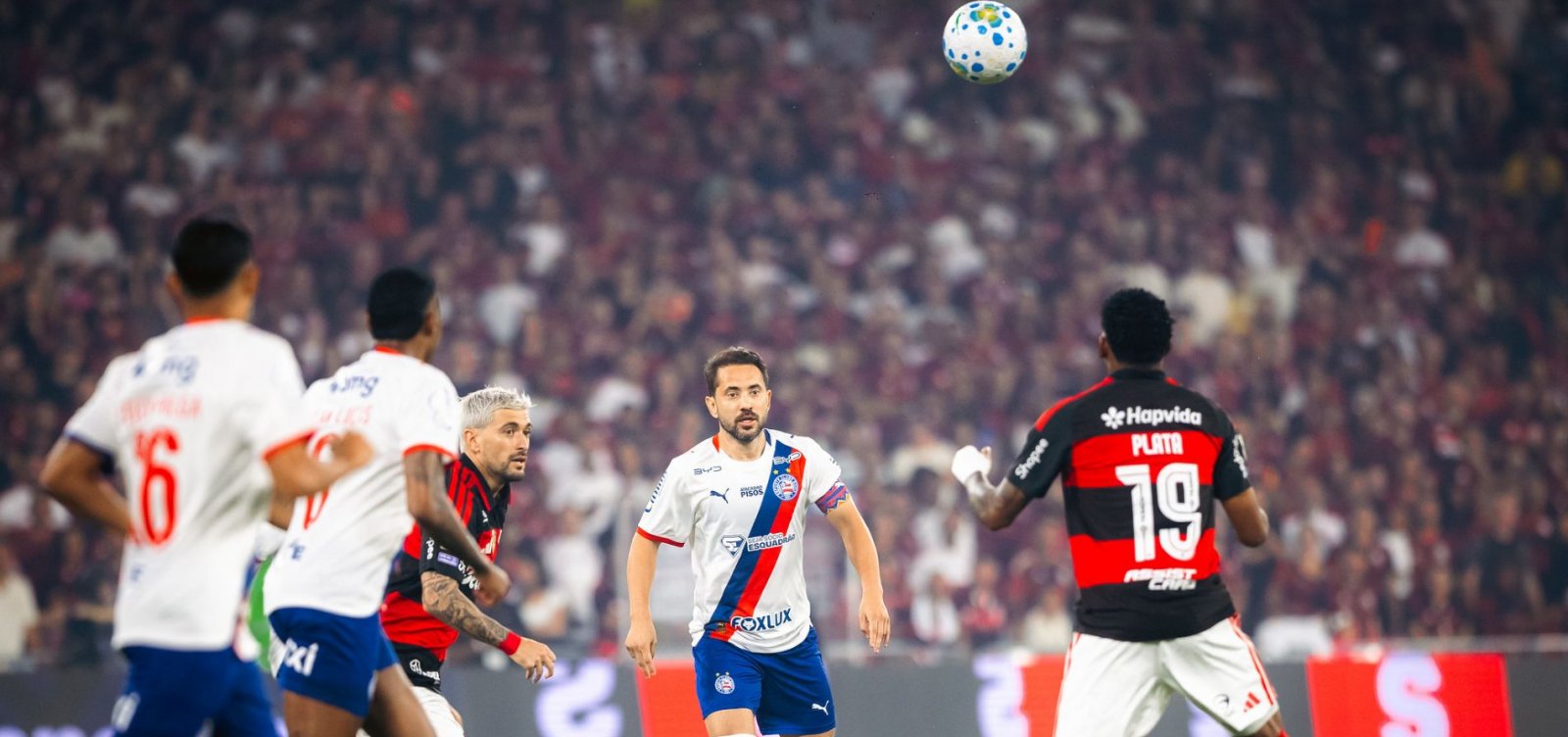 Imagem de Bahia é derrotado pelo Flamengo no Maracanã e segue fora do G-4 do Brasileirão