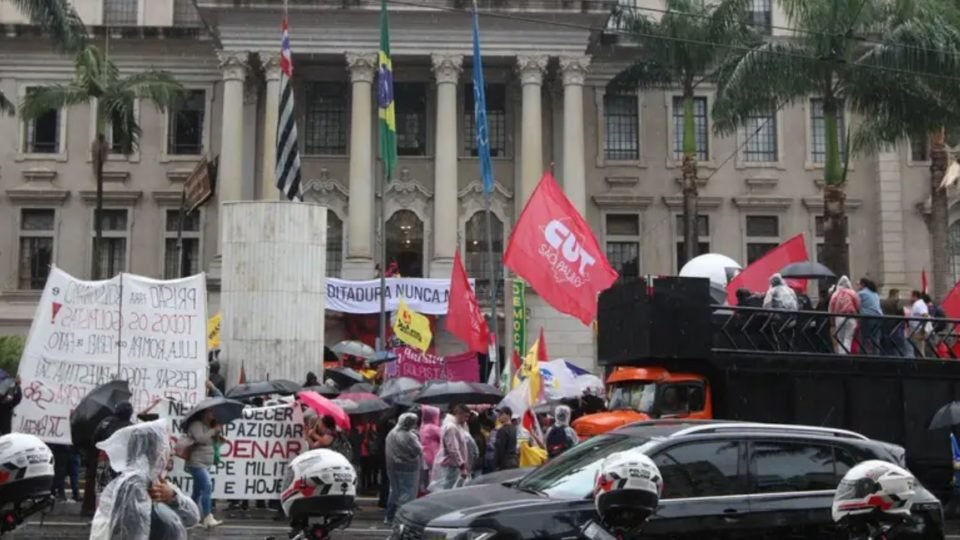 Imagem de Sem a presença de Lula, atos da esquerda contra Bolsonaro fracassam em várias cidades