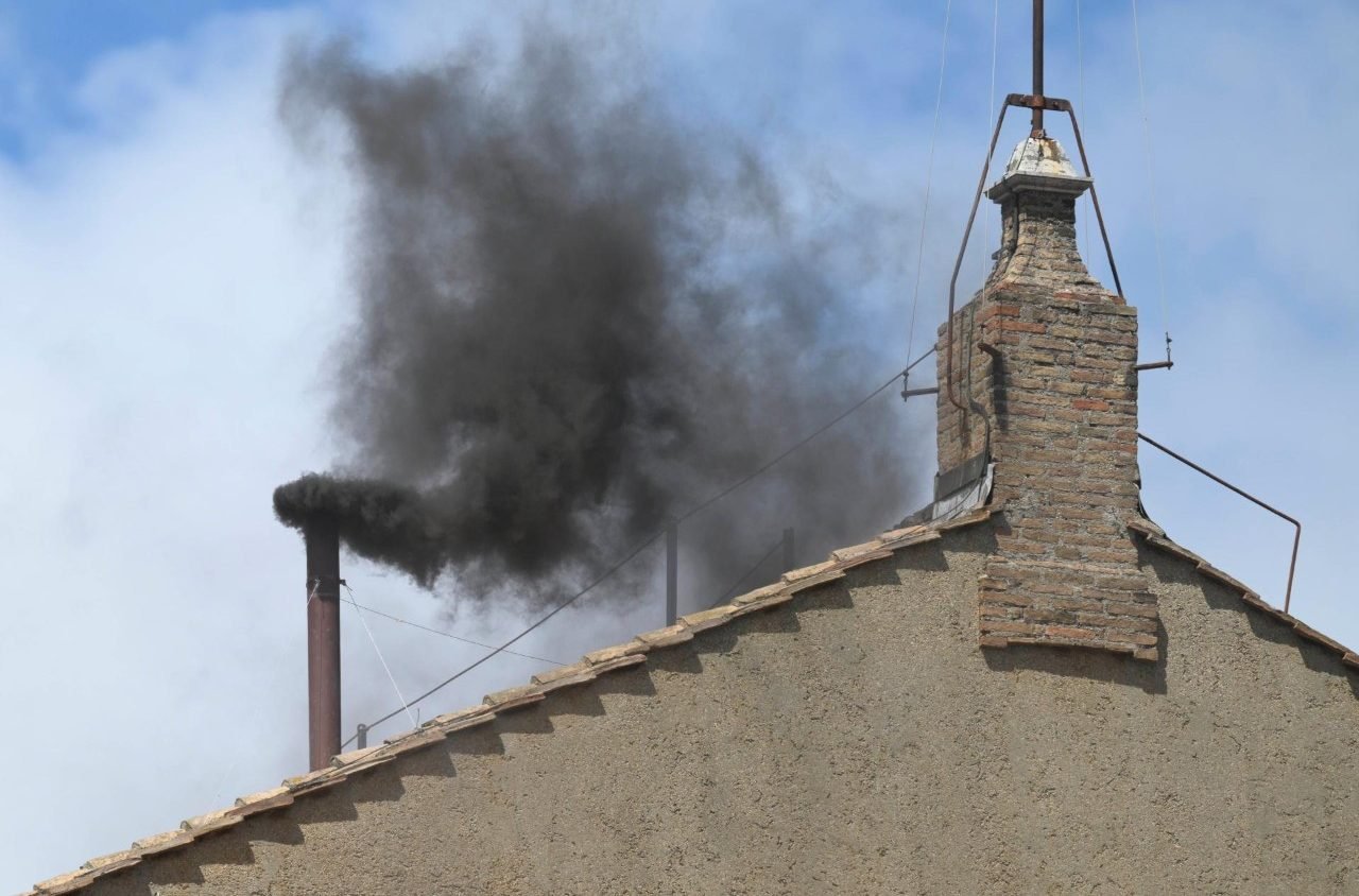 Imagem de Conclave entra no segundo dia de votação para eleger novo papa sem nenhum nome como favorito