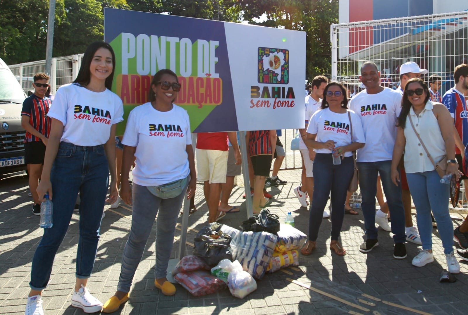 Imagem de Governador em exercício prestigia a final do campeonato baiano na Arena Fonte Nova; partida arrecadou alimentos para o Bahia Sem Fome