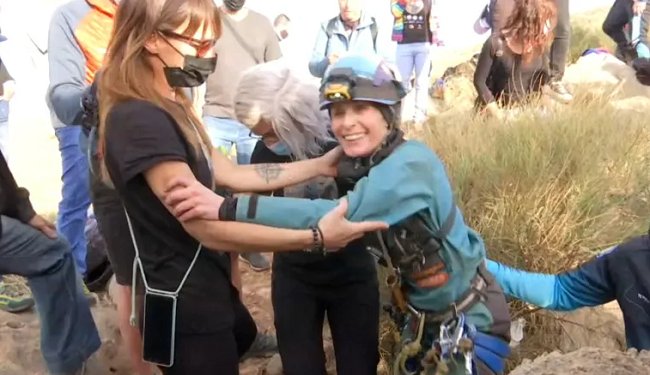 Imagem de Alpinista espanhola deixa caverna após 500 dias de isolamento