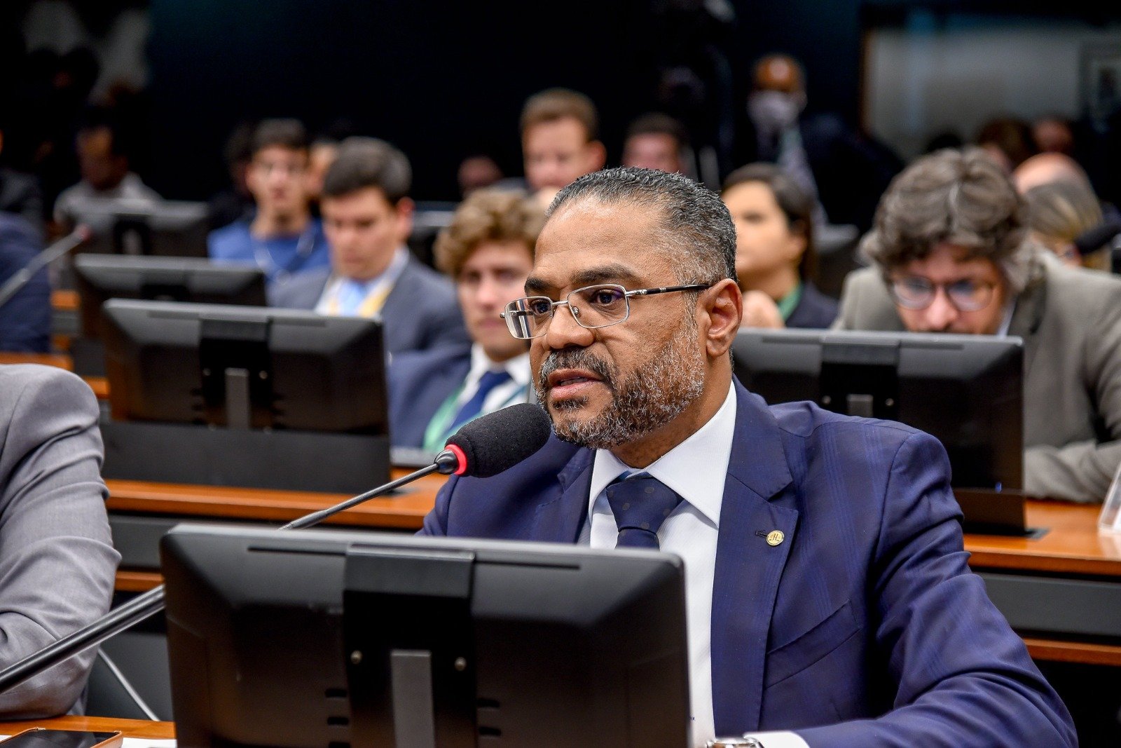 Imagem de Marinho comemora aprovação de projeto que beneficia pais e mães atípicos