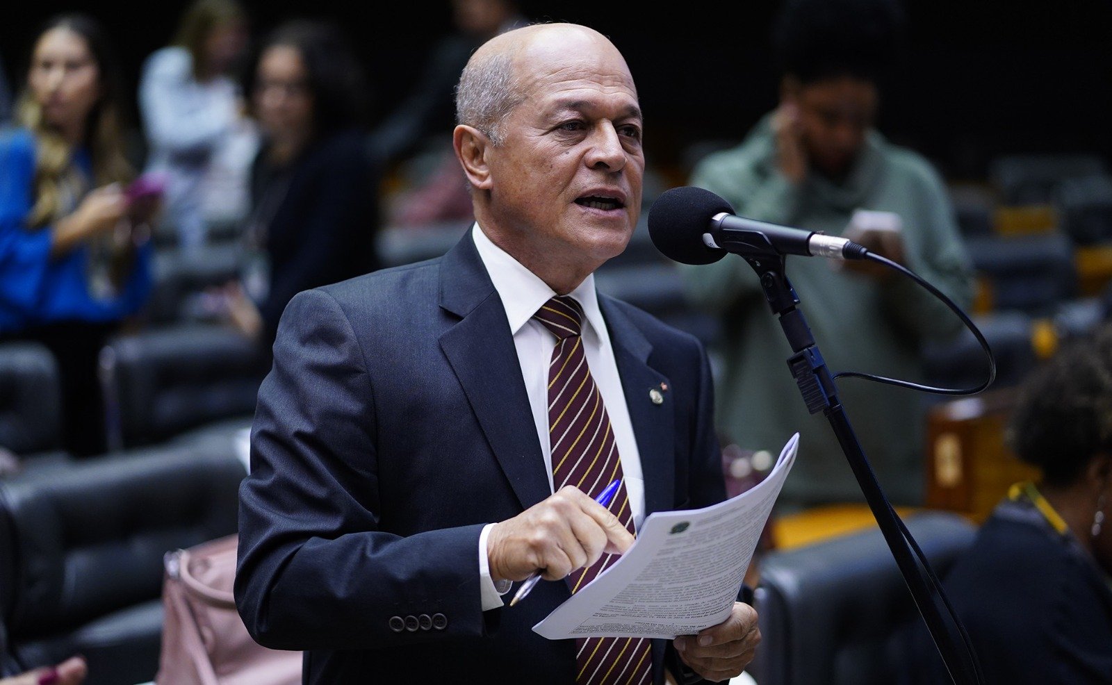 Imagem de afirma que é preciso garantir água para todas as famílias, independente da condição financeira