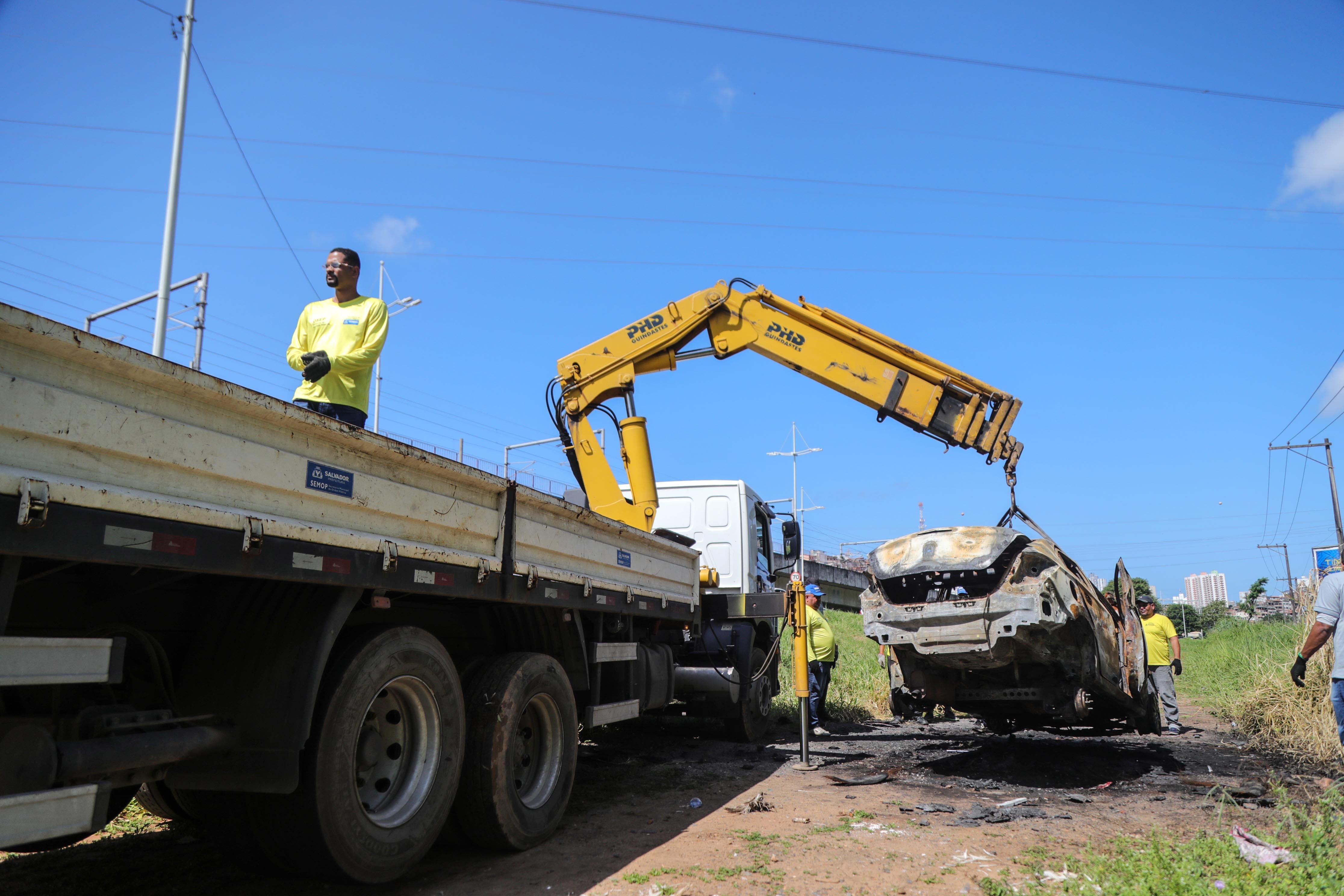Imagem de Operação retira cerca de 15 mil veículos inservíveis e sucatas das ruas de Salvador em quase 12 anos