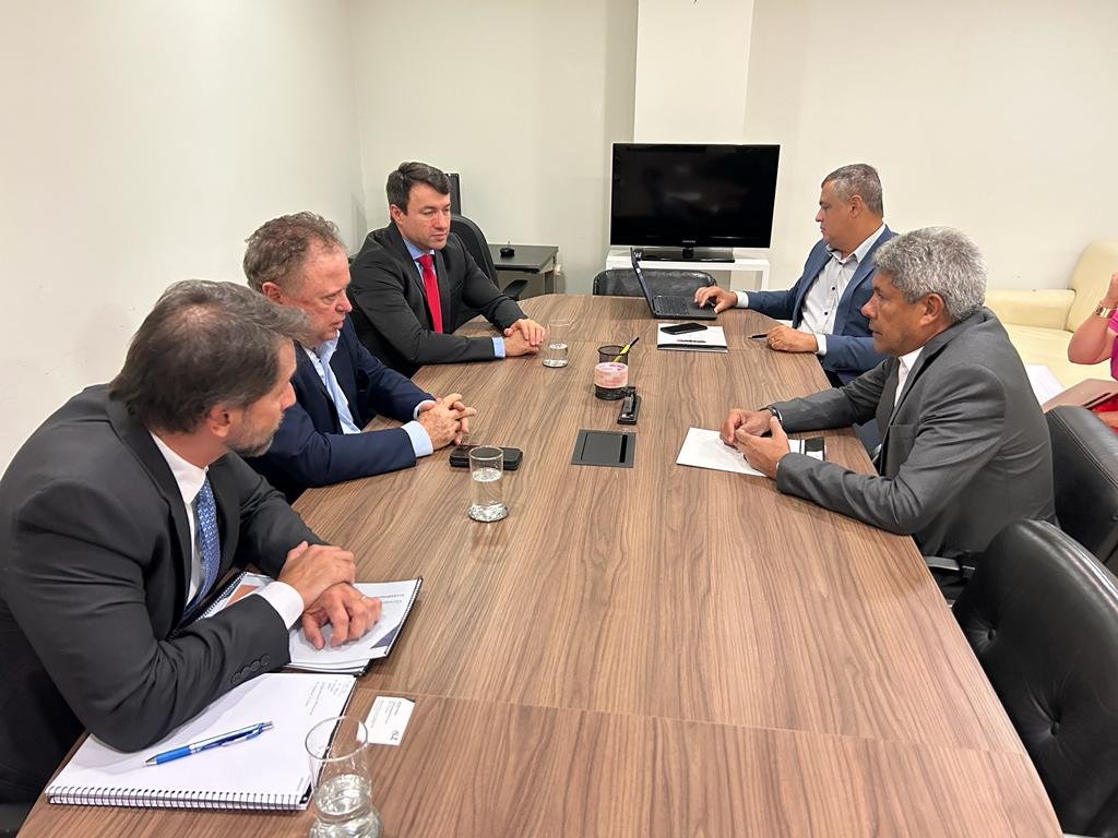Imagem de Em Brasília, Jerônimo e executivos da ALZ Grãos dialogam sobre fábrica de biocombustíveis no Oeste da Bahia