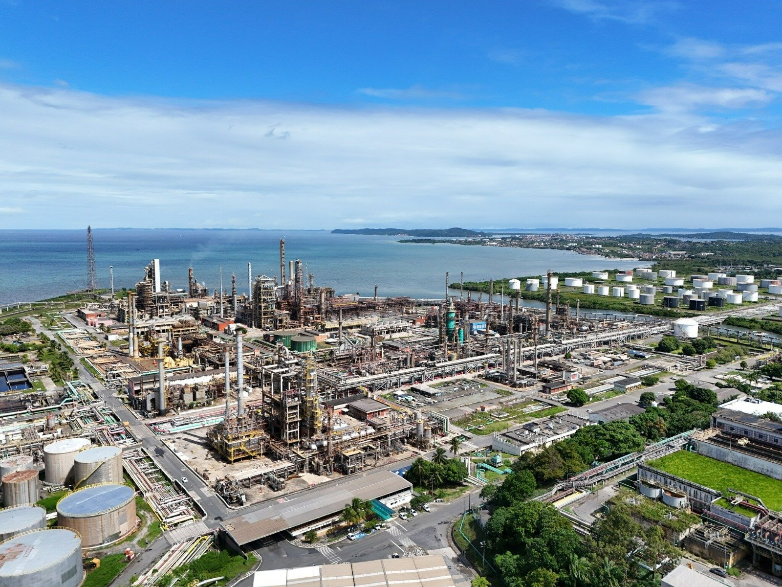 Imagem de Refinaria de Mataripe chega aos 74 anos renovada