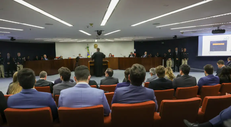 Imagem de STF retoma nesta terça julgamento de Bolsonaro e mais sete réus