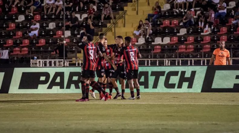 Imagem de Vitória vence 4º jogo seguido sem levar gol e segue 100% na Série B