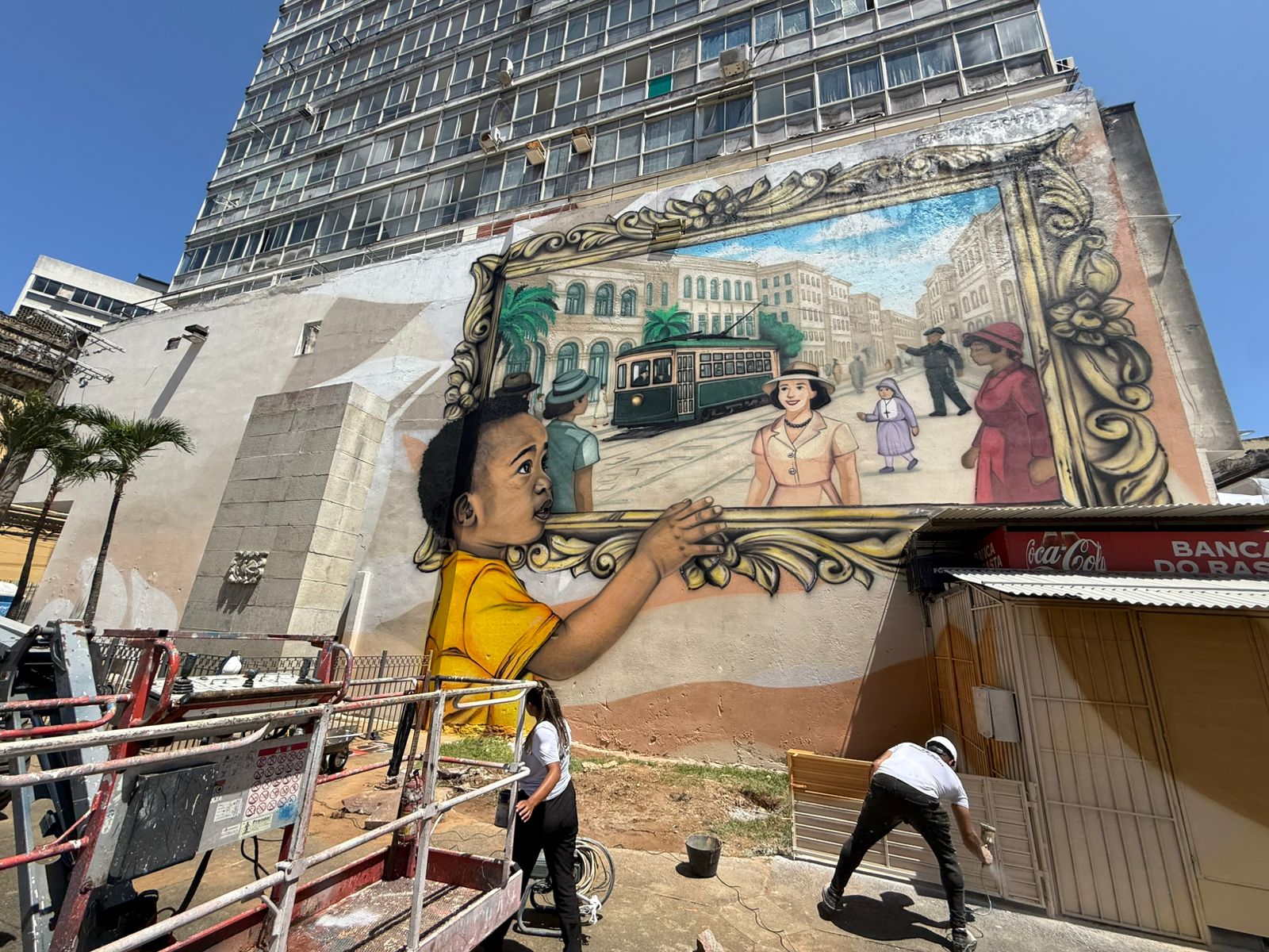 Imagem de Rua Chile recebe intervenção artística com personagens icônicos do imaginário de Salvador