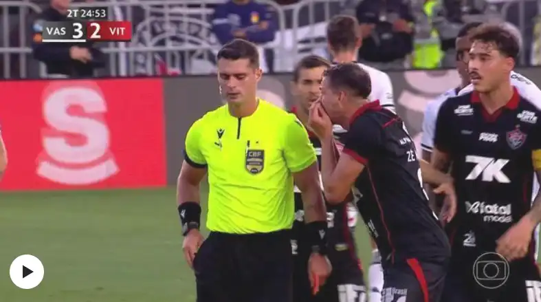 Imagem de Vasco bate o Vitória em jogo épico com duas viradas e gol nos acréscimos