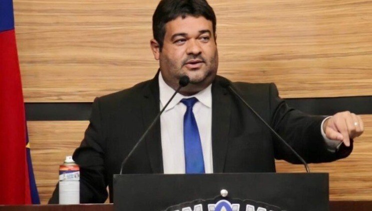 Imagem de Ivan Cordeiro protocola pedido voltado à policiamento em creches e escolas municipais de Vitória da Conquista