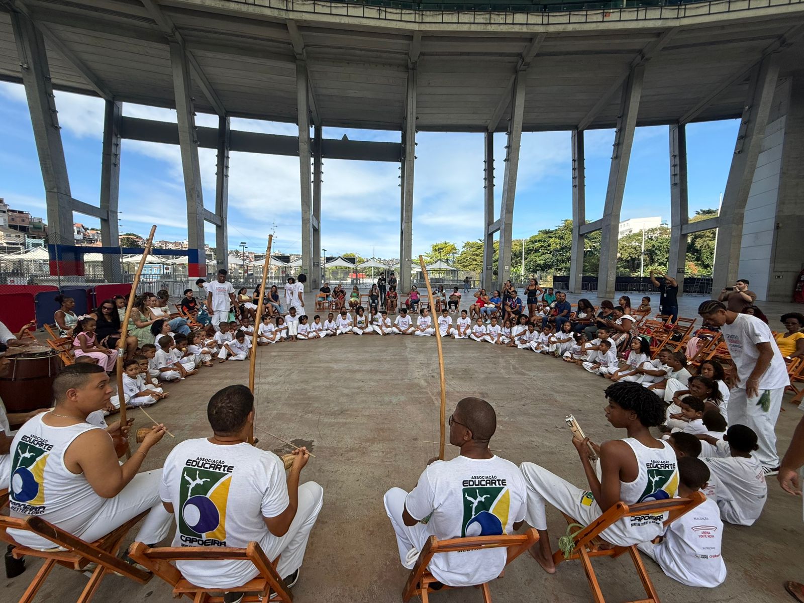 Imagem de Arena Fonte Nova valoriza tradição no batizado de capoeira do CT de Campeões