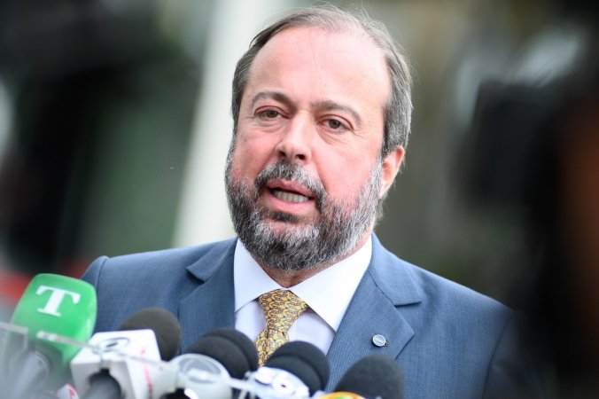 Imagem de Silveira defende debate amplo sobre horário de verão